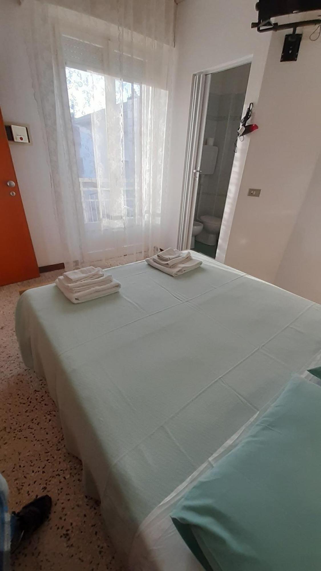 Hotel Elisabetta 2 Stelle Cattolica Exterior photo